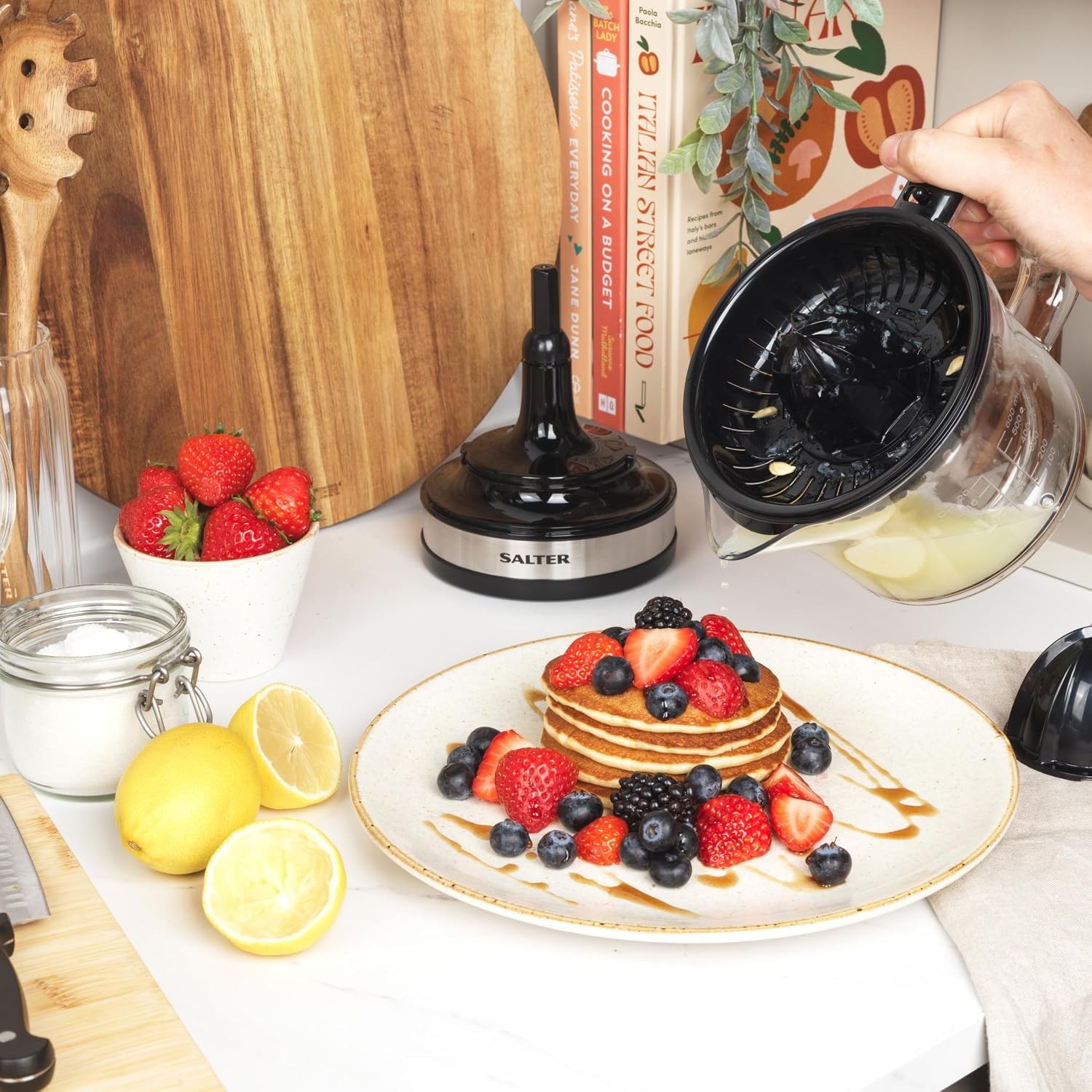 Salter Electric Fruit Juicer — image 4
